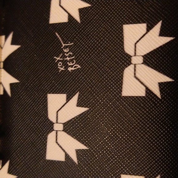 NWOT Betsey Johnson White Bow Black Background. Hot Pink Inside. - Picture 2 of 13